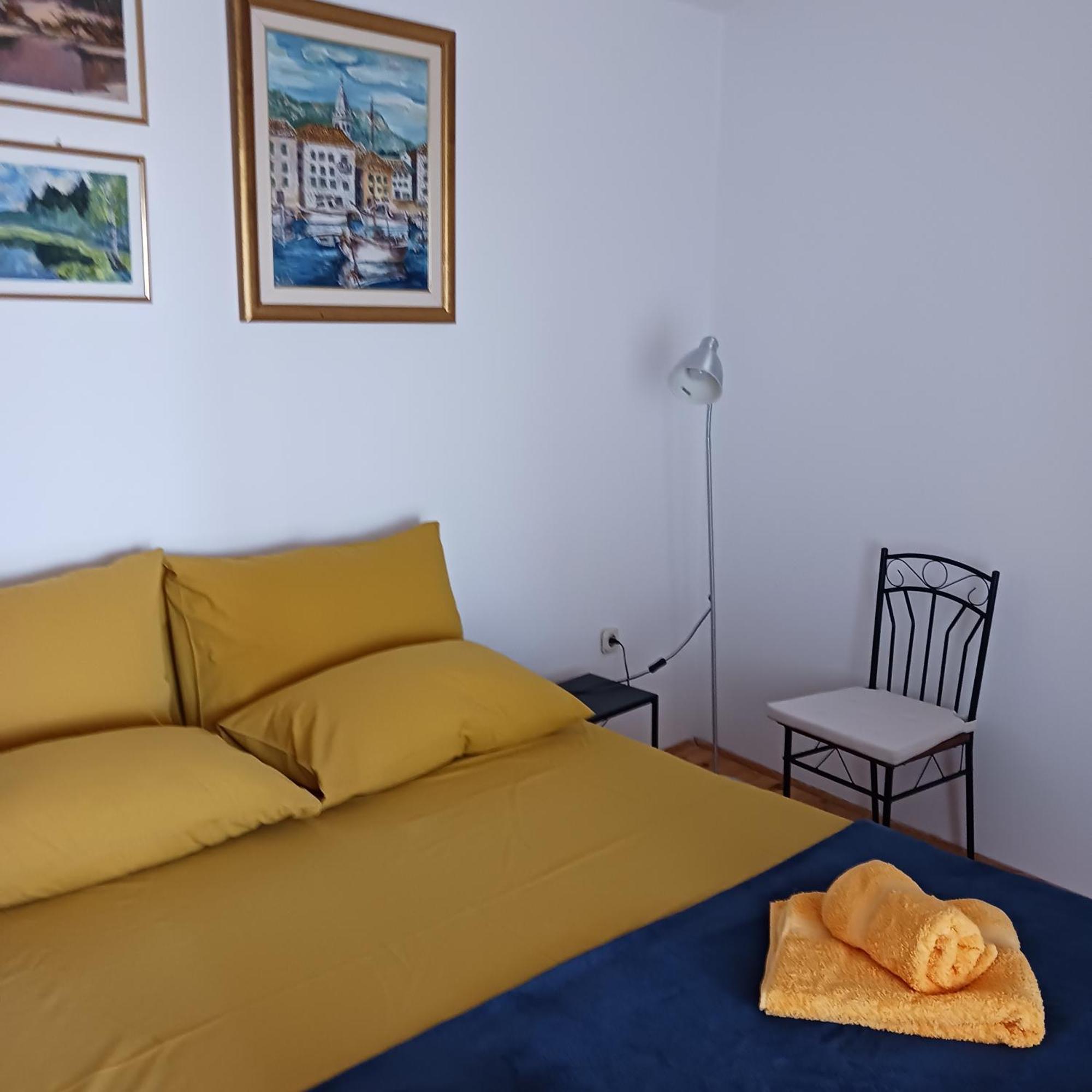 Apartments Elena & Damir Vis Exterior photo